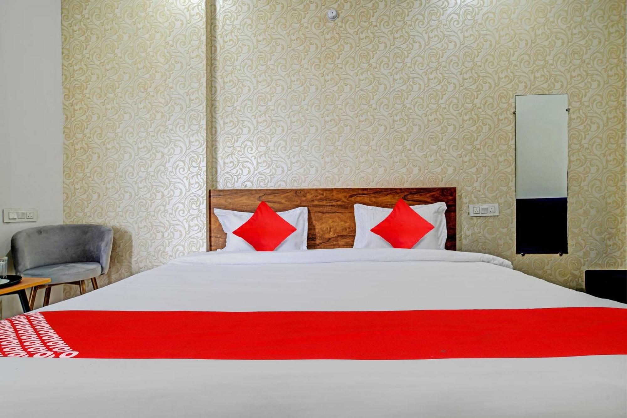 Oyo Flagship Hotel Blue Tick Indore Extérieur photo